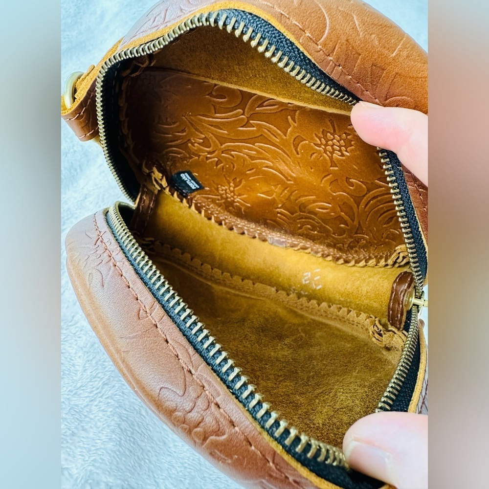 Portland Leather Goods Circle Tooled Leather 7” Round Crossbody Bag - Picture 6 of 7